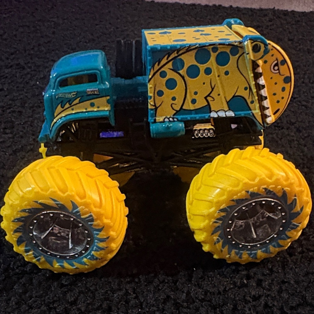 Dinosaur-Themed Monster Truck Toy - Blue and Yellow